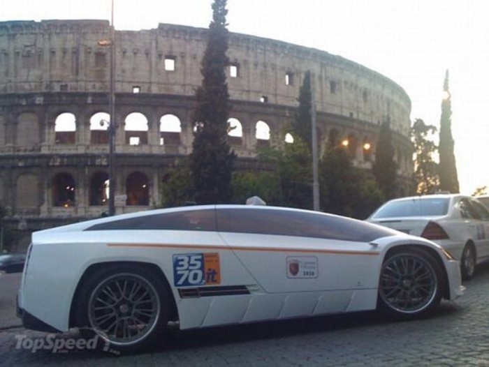 supercar_taxi_in_rome_09 (700 x 526).jpg
