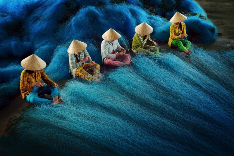 Net mending - Ly Hoang Long.jpg