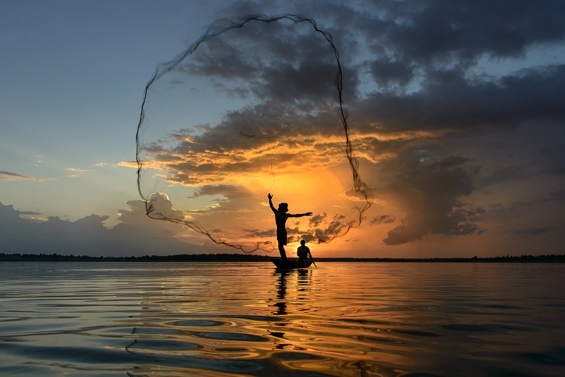 Net in sunset - Saravut Whanset.jpg