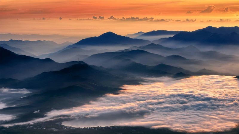 Dawn over Lake Yamanaka, Japan - Jeff Matsuya]Getty Images.jpg