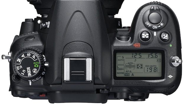 nikon-d7000-d-slr-digital-camera-body-18-105mm-vr-lens-[4]-811-p.jpg