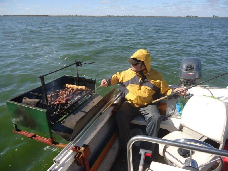 barbeboat.jpg