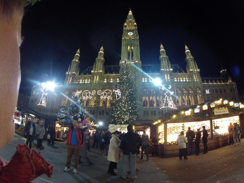 2015-11-16 19.18.09 Wiener Rathaus_tn.jpg