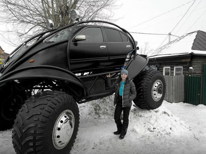strange car.png