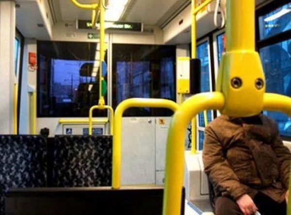 Face-on-a-train-LOL-600x443.jpg