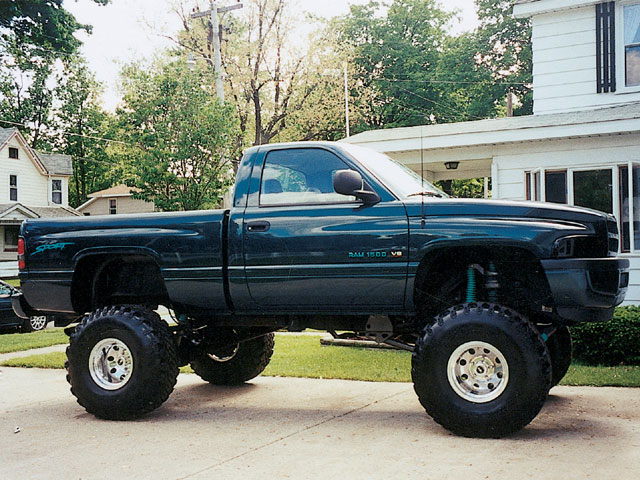 131_0308_02_z+1999_dodge_ram_1500+11_inch_lift.jpg
