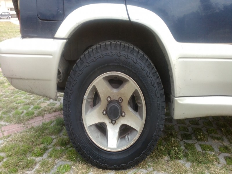 vitara v6 rear tyre.jpg