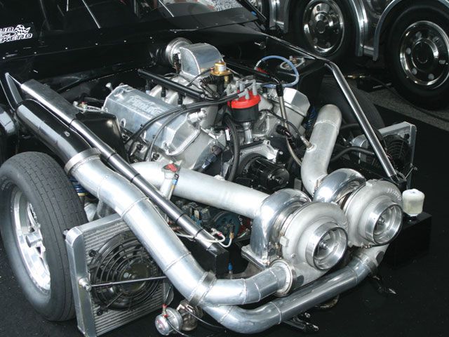 hrdp_0806_extreme_01_z+ford_big_block_engine.jpg