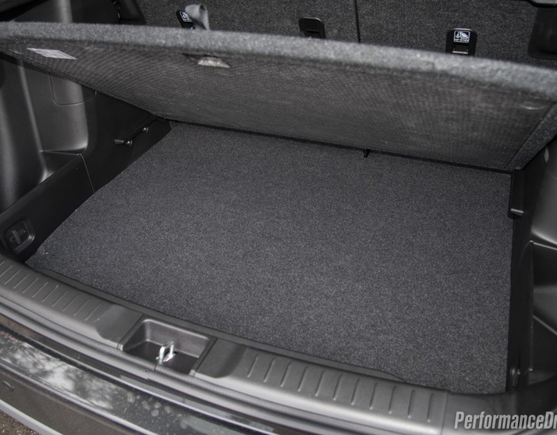 2016-Suzuki-Vitara-S-Turbo-boot-floor.jpg