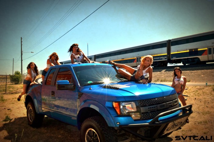 ford-raptor-hot-girls-babes_04-700x466.jpg