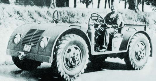 MINNEAPOLIS-MOLINE NTX DECK TRACTOR 4X4,1942.jpg
