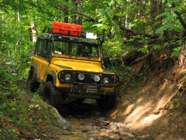 Rover Defender 90.jpg