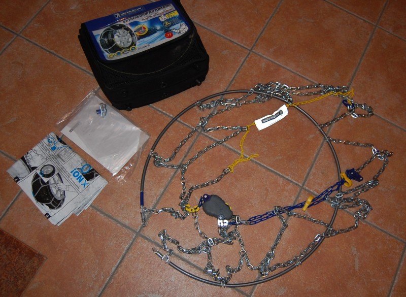 Snow Chains Michelin kit.jpg