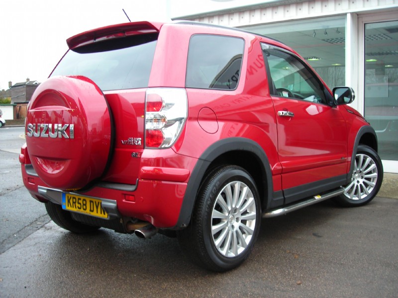 suzuki-grand-vitara-4x4-petrol_2629384.jpg