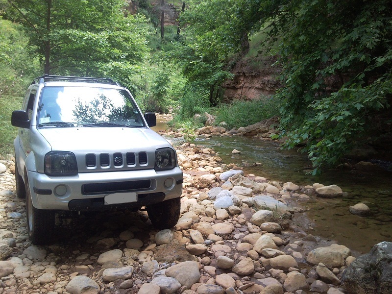 jimny στο ποταμι 2.jpg
