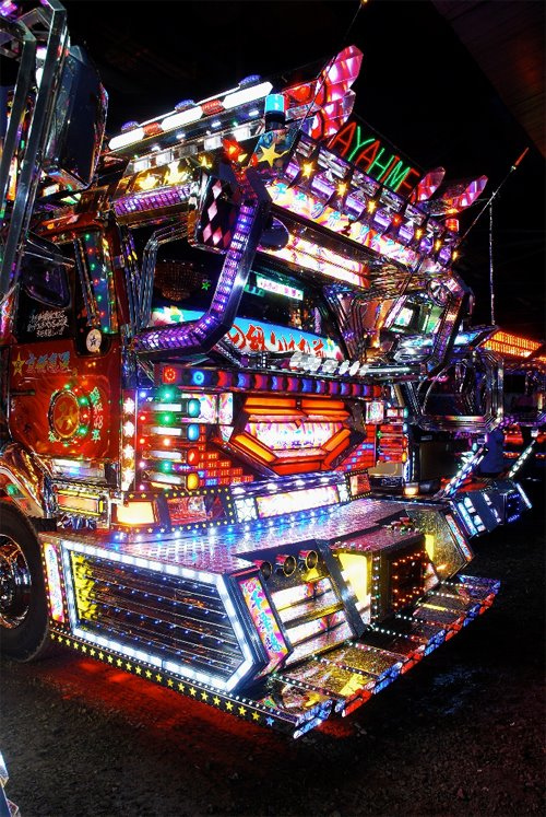 Dekotora_Trucks10_SiteSeeingGR.jpg