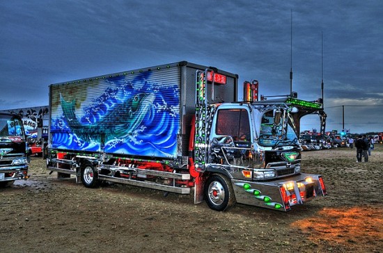 Dekotora_Trucks2_SiteSeeingGR.jpg