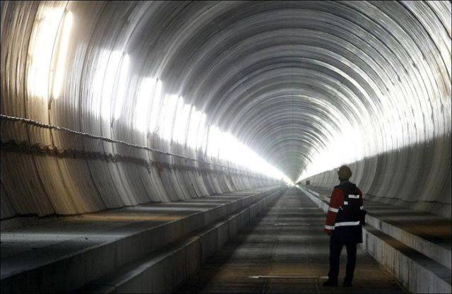 railtunnel116281643.jpg