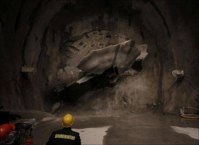 railtunnel716281692.jpg