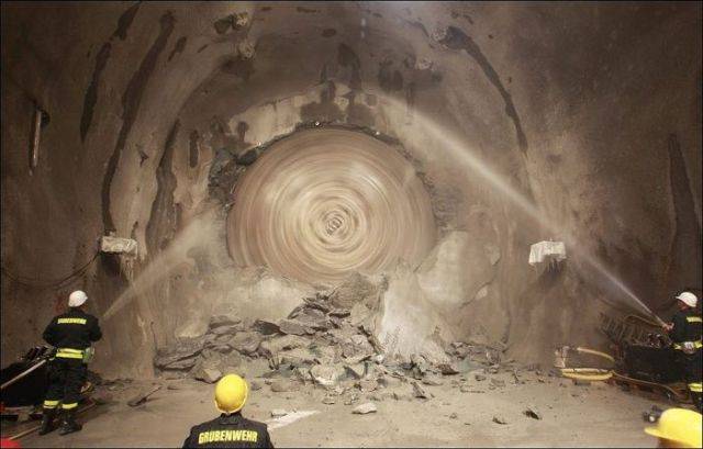 railtunnel616281683.jpg