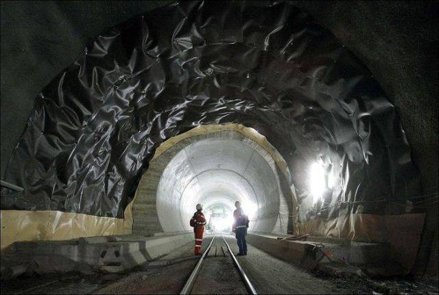 railtunnel316281658.jpg