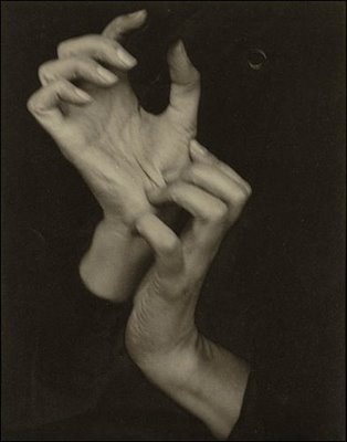 stieglitz_hands_georgia_okeeffe_1918.jpg