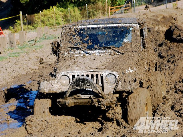131_0910_02_z+4x4_mud_tires_test+1997_jeep_wrangler.jpg
