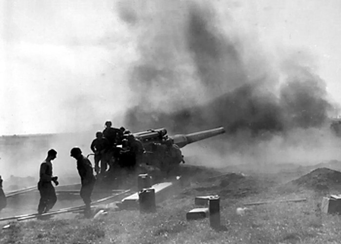 US_Army_field_gun_in_action.jpg