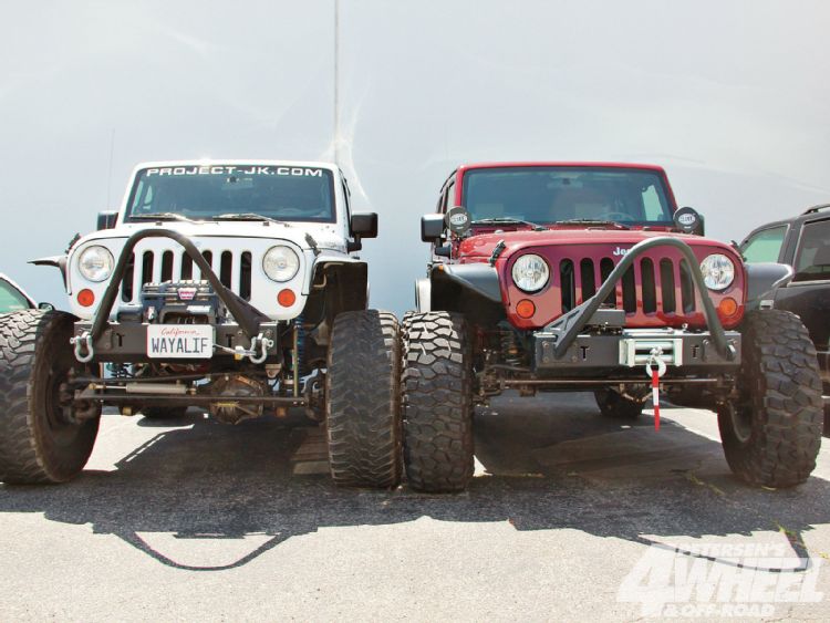 131_1208_02+living_with_portals+jeep_front_axle_comparison.jpg