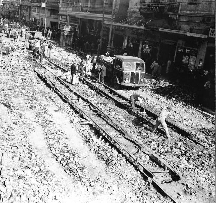 Πατησίων 1953 (ξήλωμα των γραμμών του τράμ).jpg