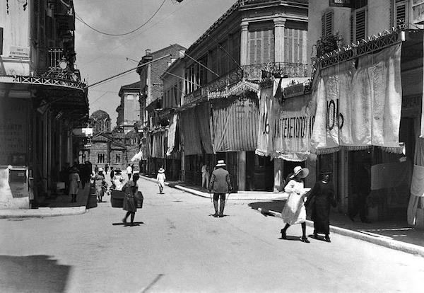Αθήνα οδος Ερμού 1920.jpg