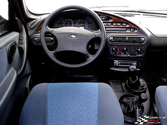 chevrolet-niva-03.jpg